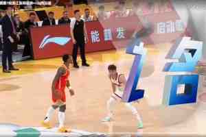 这球够难!塔克突破滑翔欲劈扣遭遇犯规仍将球上篮打进